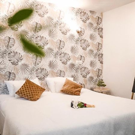 Maria Grazia Hotel Saint-Gatien-des-Bois Экстерьер фото