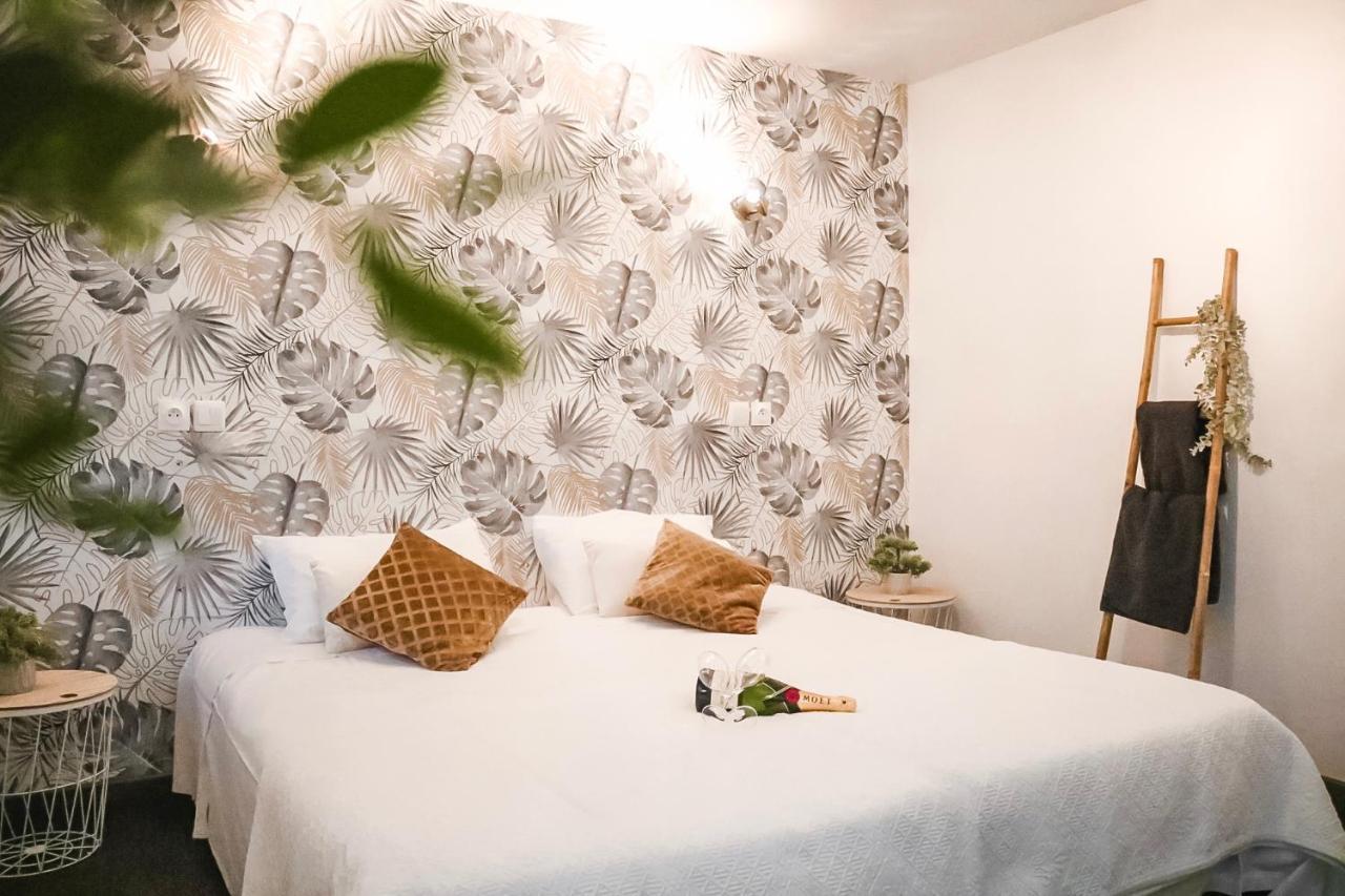 Maria Grazia Hotel Saint-Gatien-des-Bois Экстерьер фото